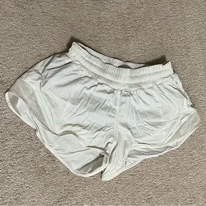 Lululemon Hotty Hot Low-Rise Lined Short 2.5”